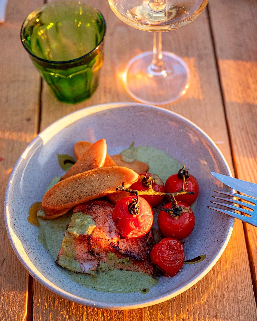 Pavé de saumon rôti, tomates confites, polenta