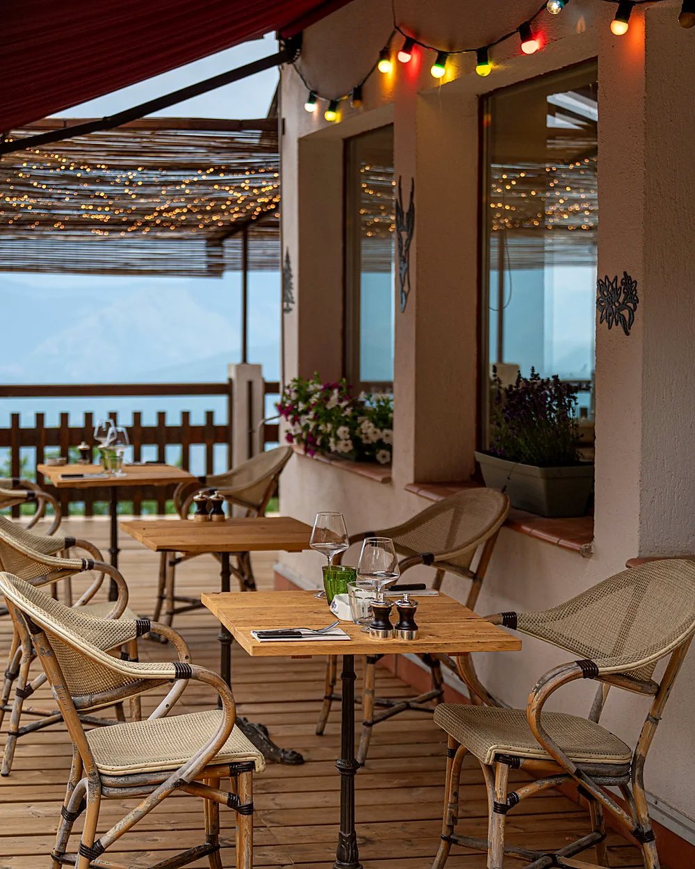 La terrasse couverte sous la treille